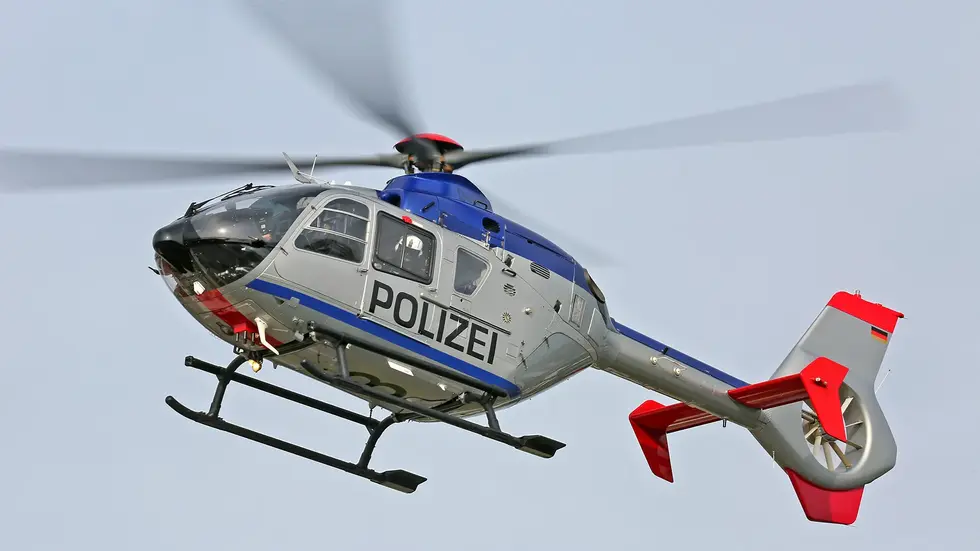  In Flöha wurde ein Polizeihubschrauber mit einem Laserpointer attackiert. Ein Beamter wurde verletzt, der Einsatz musste abgebrochen werden. Die Polizei sucht Zeugen.