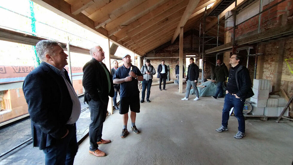 Der Dachstuhl musste komplett erneuert werden. Der Dachstuhl musste komplett erneuert werden.