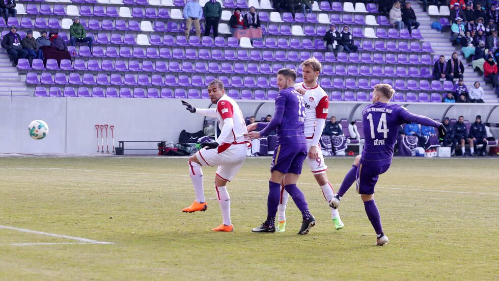 Erzgebirge Aue feiert einen 2:1-Heimsieg gegen Kaiserslautern (Foto: imago/Picture Point LE)