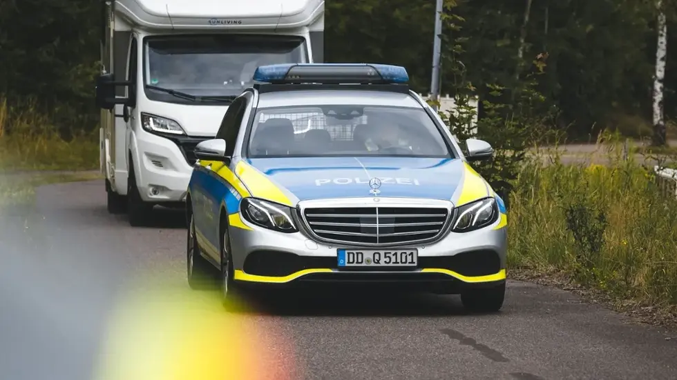 Die Polizei kontrollierte in Chemnitz 42 Wohnmobile und Gespanne und stellte 26 Verstöße fest. Die Polizei kontrollierte in Chemnitz 42 Wohnmobile und Gespanne und stellte 26 Verstöße fest.