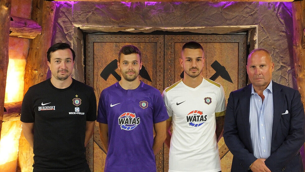 FCE-Trainer Daniel Meyer mit Robert Herrmann, Filip Kusic und Veilchen-Präsident Helge Leonhardt. © FC Erzgebirge