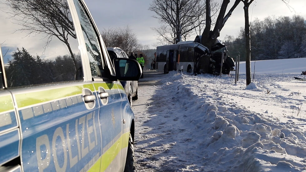 An der Unfallstelle zwischen Sehmatal und Cranzahl. An der Unfallstelle zwischen Sehmatal und Cranzahl.