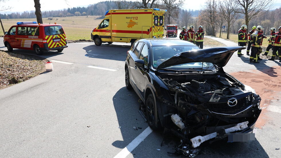 Der Unfall sorgte für Behinderungen, weil die Kreuzung zeitweise gesperrt war.