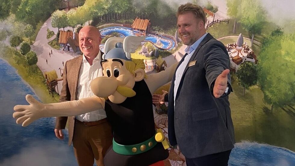 Die neuen französischen Chefs mit Asterix bei der Vorstellung ihrer Pläne im Belantis-Freizeitpark bei Leipzig. Die neuen französischen Chefs mit Asterix bei der Vorstellung ihrer Pläne im Belantis-Freizeitpark bei Leipzig.