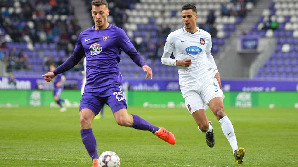 Zweikampf von Aues Dominik Wydra und Heidenheims Robert Glatzel Foto (c): imago/eibner