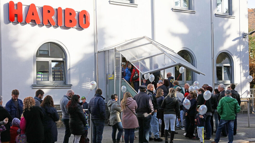 Bei Werksverkäufen von Haribo standen die Leute regelmäßig Schlange. © Ralph Köhler/Archiv Bei Werksverkäufen von Haribo standen die Leute regelmäßig Schlange. © Ralph Köhler/Archiv