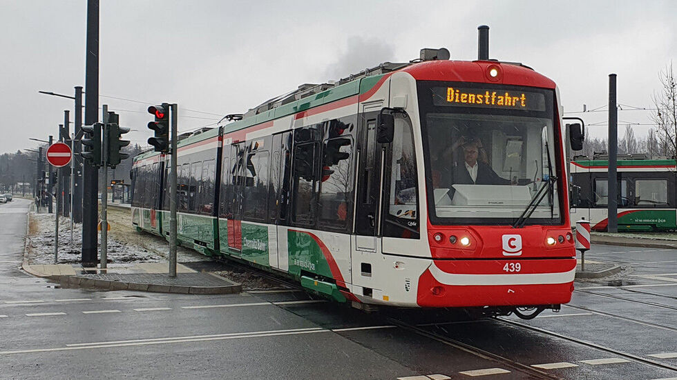 In der Nacht wird eine Leerfahrt von Stollberg nach Chemnitz für Discobesucher genutzt.