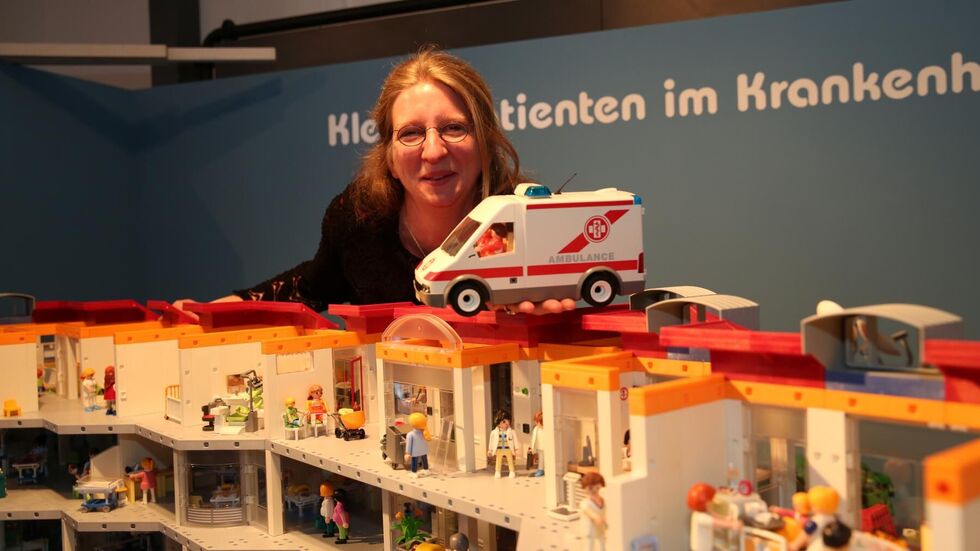 Playmobil-Liebhaberin Elise hat ein Kinderkrankenhaus nachgebaut. © Bergbaumuseum Oelsnitz, Katja Lippmann-Wagner Playmobil-Liebhaberin Elise hat ein Kinderkrankenhaus nachgebaut. © Bergbaumuseum Oelsnitz, Katja Lippmann-Wagner