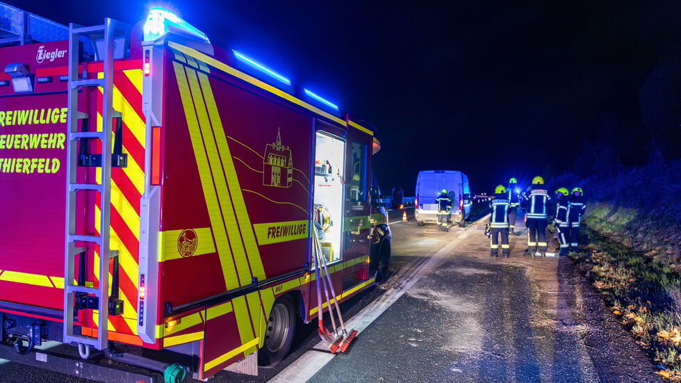 Die Feuerwehren aus Hartenstein und Thierfeld wurden ebenso wie Rettungsdienst und Polizei an die Unfallstelle alarmiert. 