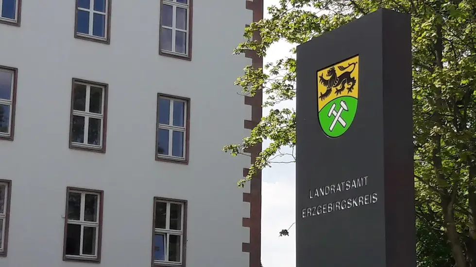 Das Landratsamt des Erzgebirgskreis in Annaberg-Buchholz. Das Landratsamt des Erzgebirgskreis in Annaberg-Buchholz.