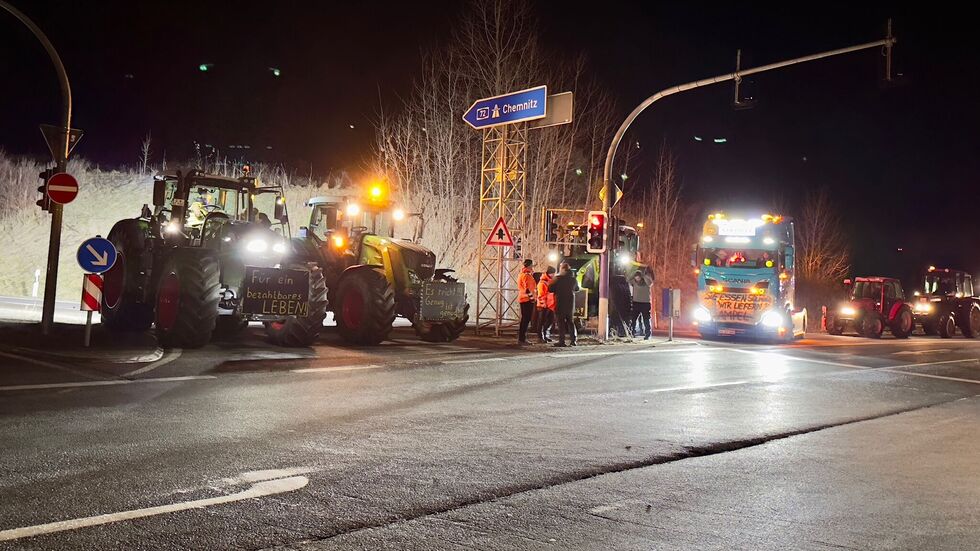 Montagfrüh an der Autobahnauffahrt Hartenstein. Montagfrüh an der Autobahnauffahrt Hartenstein.