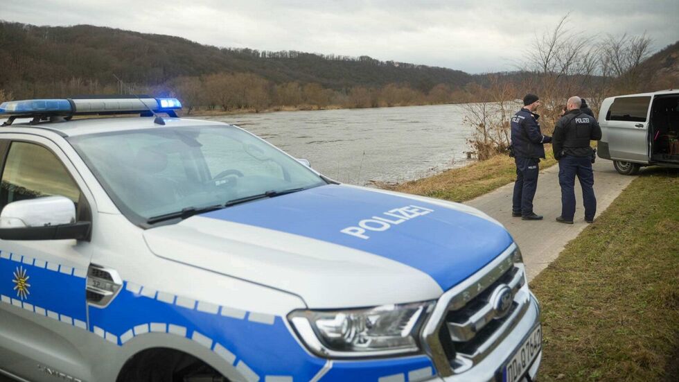 Die Leiche wurde am Elberadweg im Wasser gefunden
