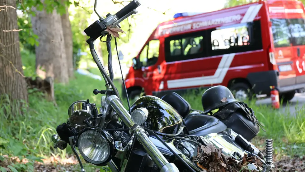 Die Honda landete abseits der Fahrbahn. Die Honda landete abseits der Fahrbahn.