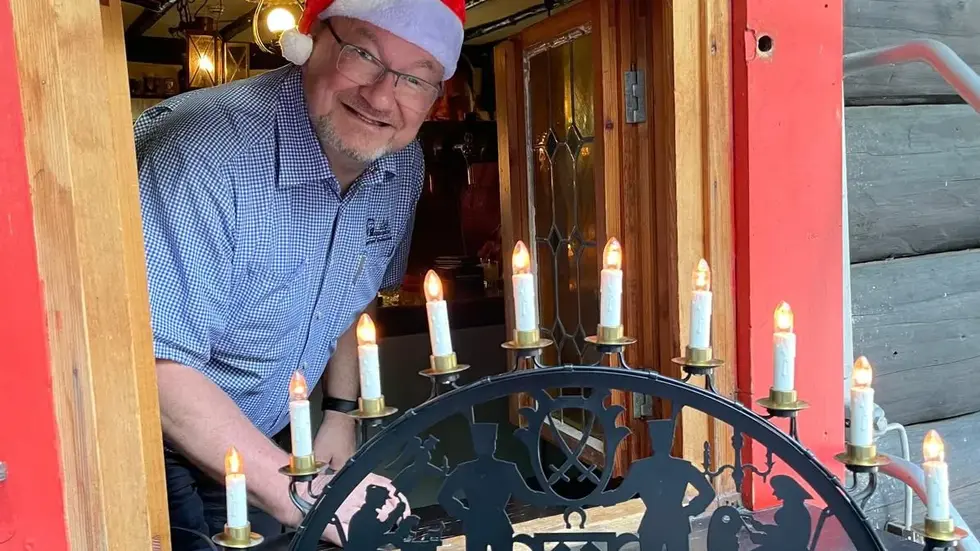 Die Schwibbögen kommen auch nochmal raus.