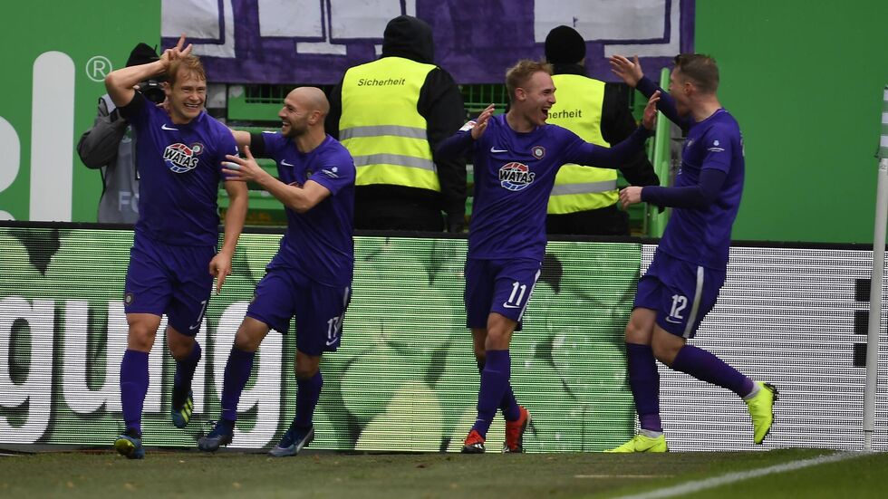 Erzgebirge Aue feiert einen deutlichen 5:0-Sieg in Fürth.