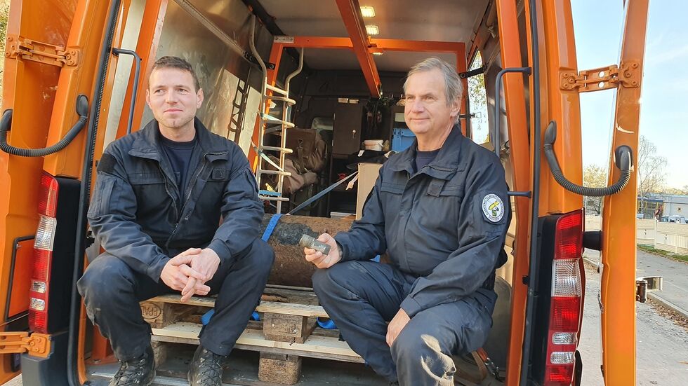 Neben Jörg Lange war auch Kai Petrich im Einsatz, der den Zünder am Ende entfernen konnte. (Foto: Redaktion) Neben Jörg Lange war auch Kai Petrich im Einsatz, der den Zünder am Ende entfernen konnte. (Foto: Redaktion)