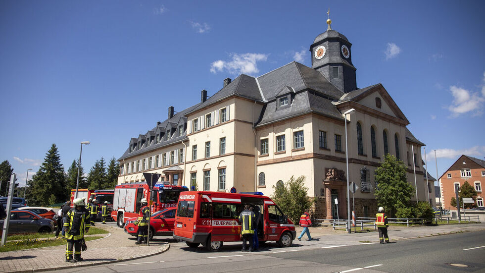 Feuerwehr und Polizei waren am Amtsgericht Marienberg im Großeinsatz. © Bernd März
