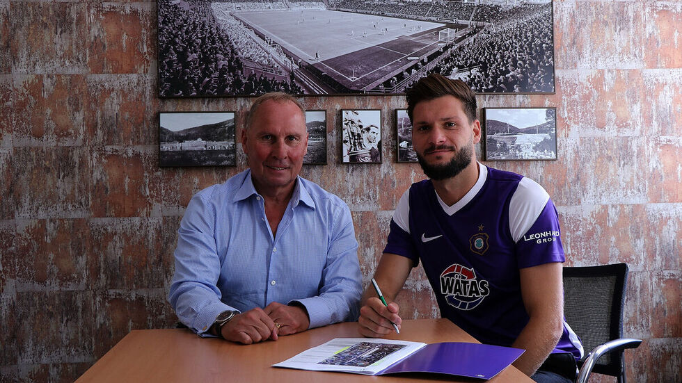 FCE-Präsident Helge Leonhardt mit Neuzugang Marco Schikora. FCE-Präsident Helge Leonhardt mit Neuzugang Marco Schikora.