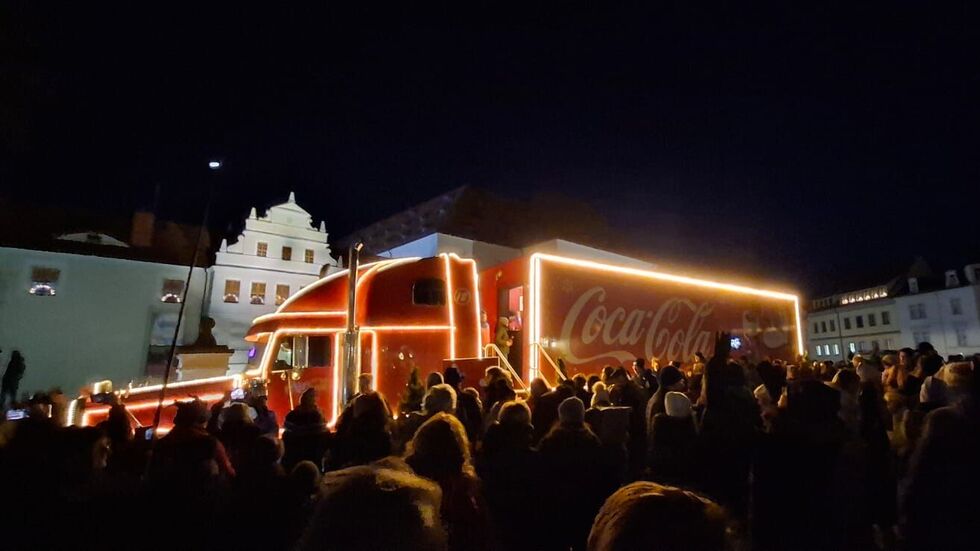 Der Schlossplatz war proppevoll. Der Schlossplatz war proppevoll.