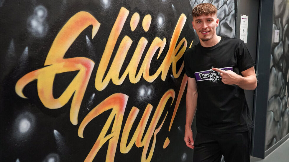 Maximilian Schmid soll die Veilchen in der Offensive verstärken.