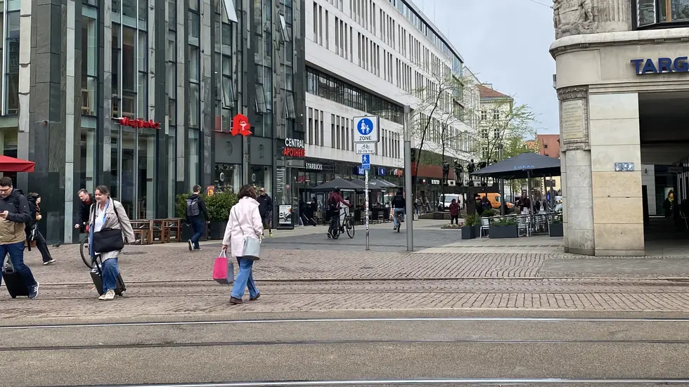 Die Zufahrt zur Fußgängerzone auf der Grimmaischen Zone wurde wieder komplett freigegeben.
