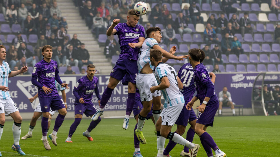 Erzgebirge Aue hat sich einen Befreiungsschlag in der 3. Liga erkämpft Erzgebirge Aue hat sich einen Befreiungsschlag in der 3. Liga erkämpft