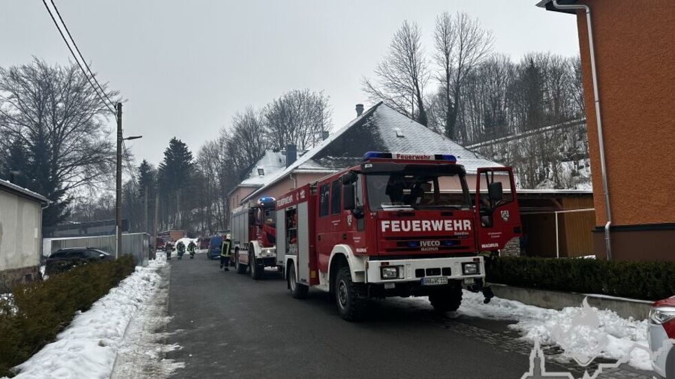 Feuerwehreinsatz auf der Straße der Einheit  Feuerwehreinsatz auf der Straße der Einheit