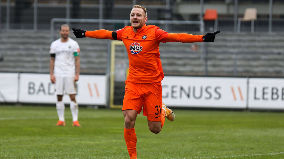 Ben Zolinski jubelt über seinen Treffer zum 3:1 für Erzgebirge Aue