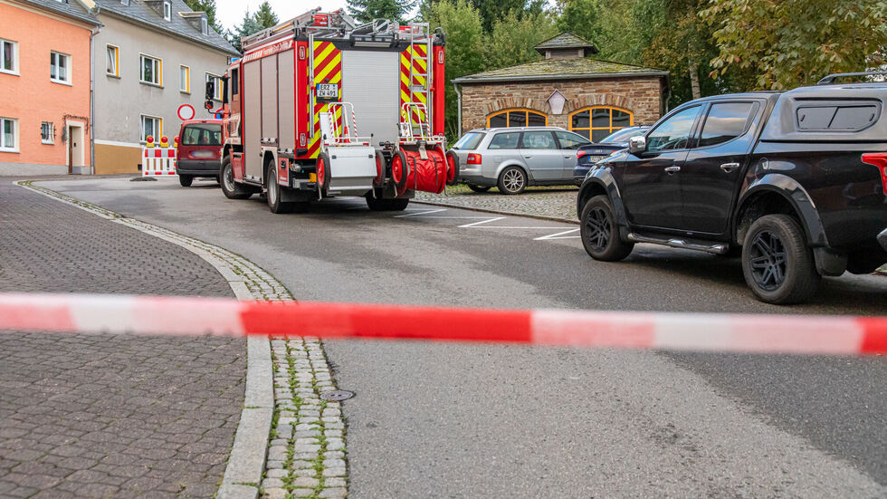 Die Feuerwehr sperrte den Bereich weiträumig ab. Die Feuerwehr sperrte den Bereich weiträumig ab.