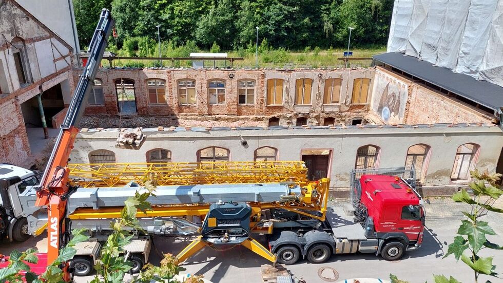 Vom alten Mittelbau sind lediglich die Außenmauern geblieben.