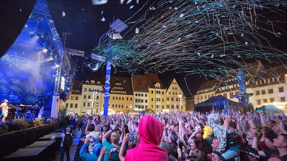Beim letzten Bergstadtfest 2022. Rund um die Hauptbühne am Obermarkt gibt es während der Sause am meisten zu tun.