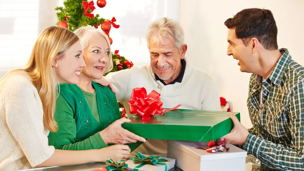 Bescherung in Familie