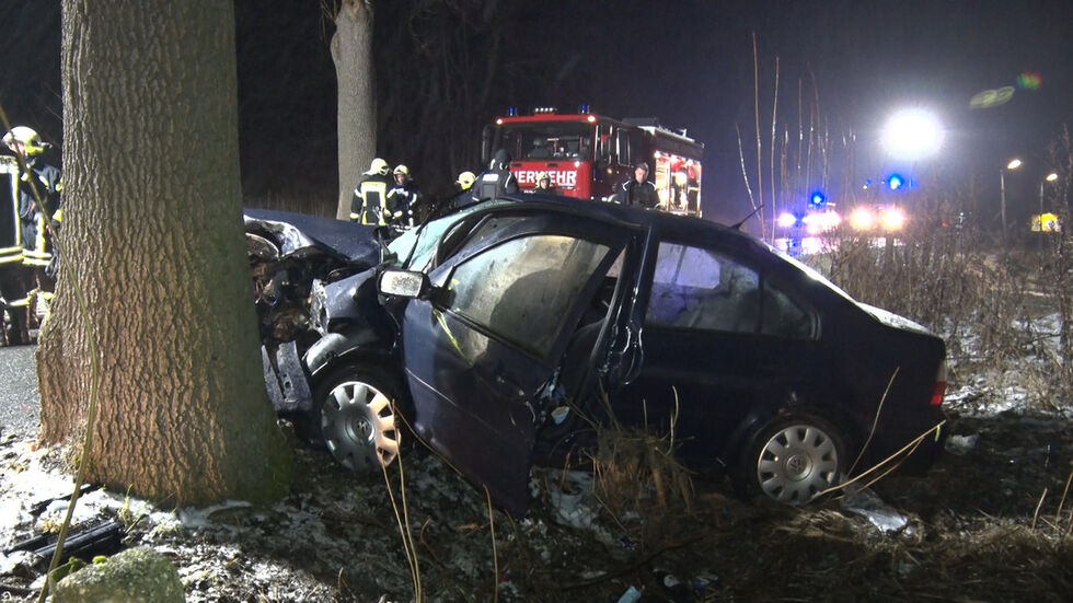 Der Wagen wurde im Frontbereich völlig zerstört. © extremwetter.tv
