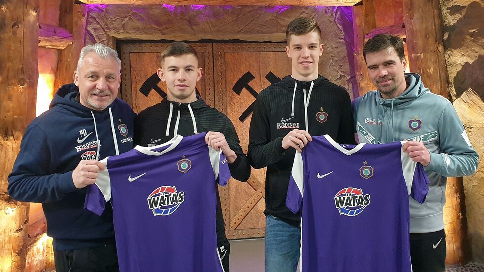 (von links) Aue-Chefcoach Pavel Dotchev, Franco Schädlich, Finn Hetzsch und U19-Trainer Jörg Emmerich (von links) Aue-Chefcoach Pavel Dotchev, Franco Schädlich, Finn Hetzsch und U19-Trainer Jörg Emmerich