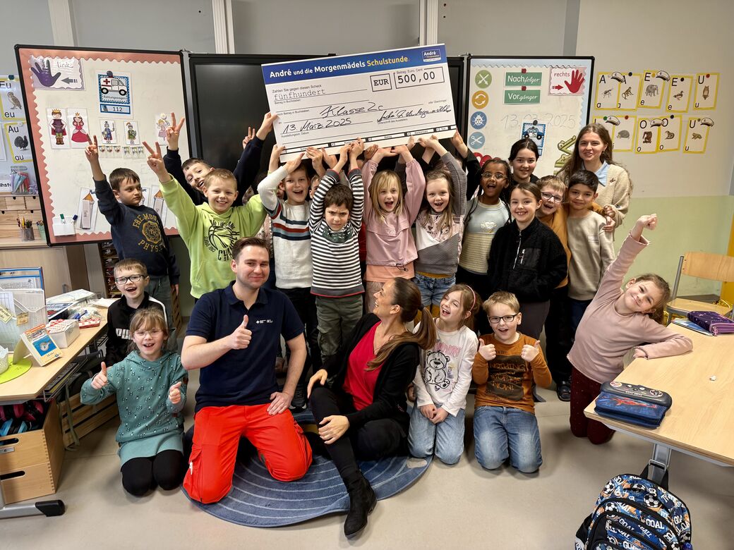 Klasse 2c beim Erste Hilfe Kurs mit Kristin