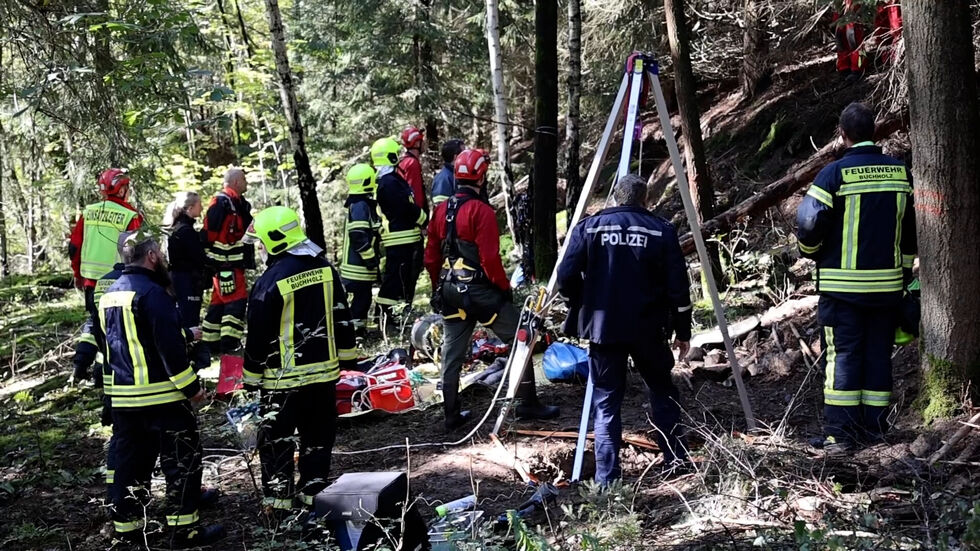Am Mittwoch erfolgte gegen 9:30 Uhr Alarm für den Bergbau- und Höhenrettungszug der Stadtfeuerwehr Annaberg-Buchholz. Spezialkräfte aus mehreren Ortsteilwehren rückten an. Am Mittwoch erfolgte gegen 9:30 Uhr Alarm für den Bergbau- und Höhenrettungszug der Stadtfeuerwehr Annaberg-Buchholz. Spezialkräfte aus mehreren Ortsteilwehren rückten an.