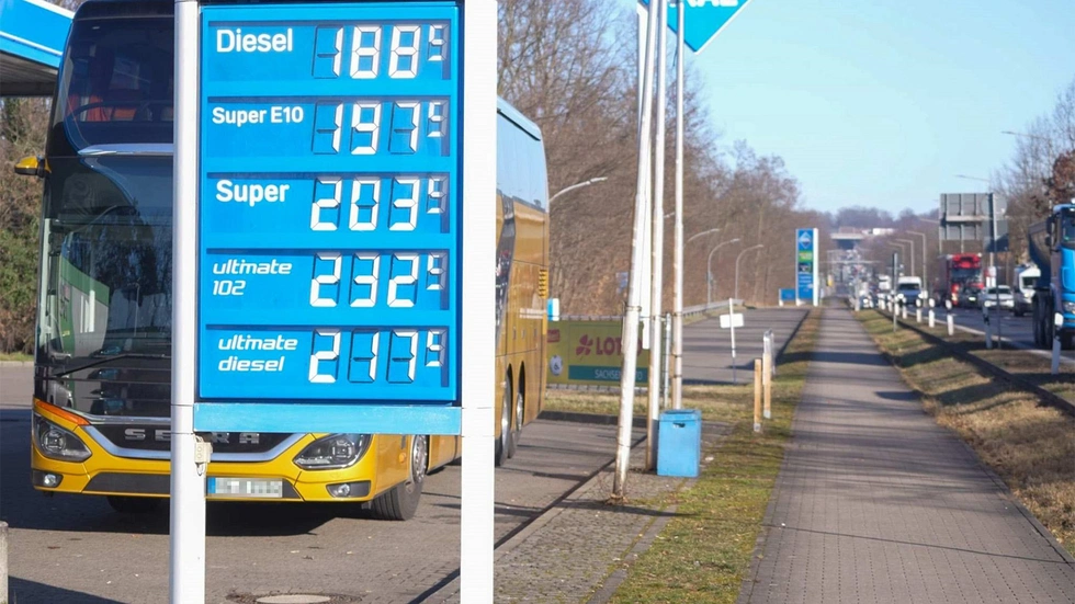 Einzelne Tankstellen haben schon die 2 Euro-Marke bei Super überschritten 