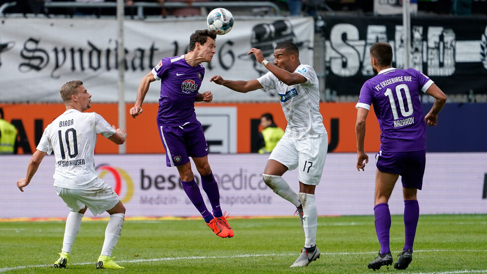 Erzgebirge Aue spielt in Sandhausen 2:2-Unentschieden. Erzgebirge Aue spielt in Sandhausen 2:2-Unentschieden.